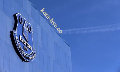 الدوري الإنجليزي يطالب بخصم 12 نقطة من إيفرتون